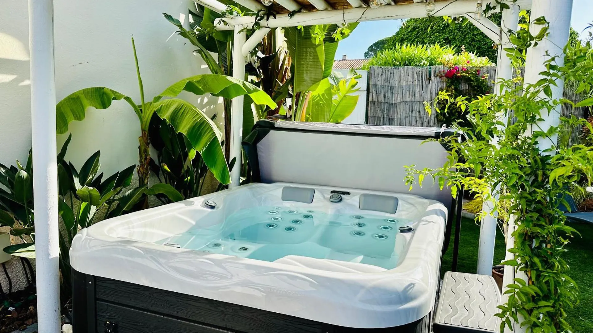 Apartment Sejour Detente! Jacuzzi + Jardin Prives Saint-Raphael